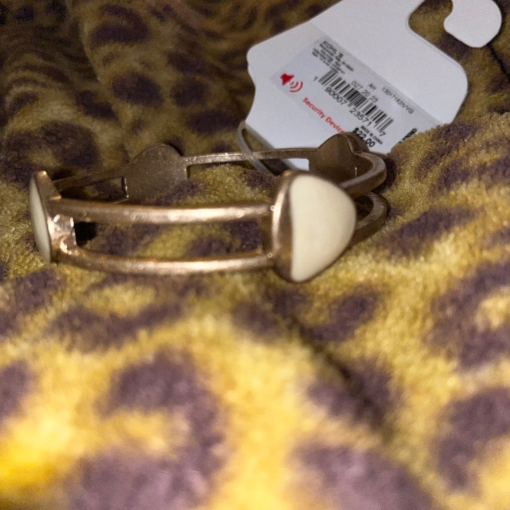 Gold tone cream bangle bracelet -NWT